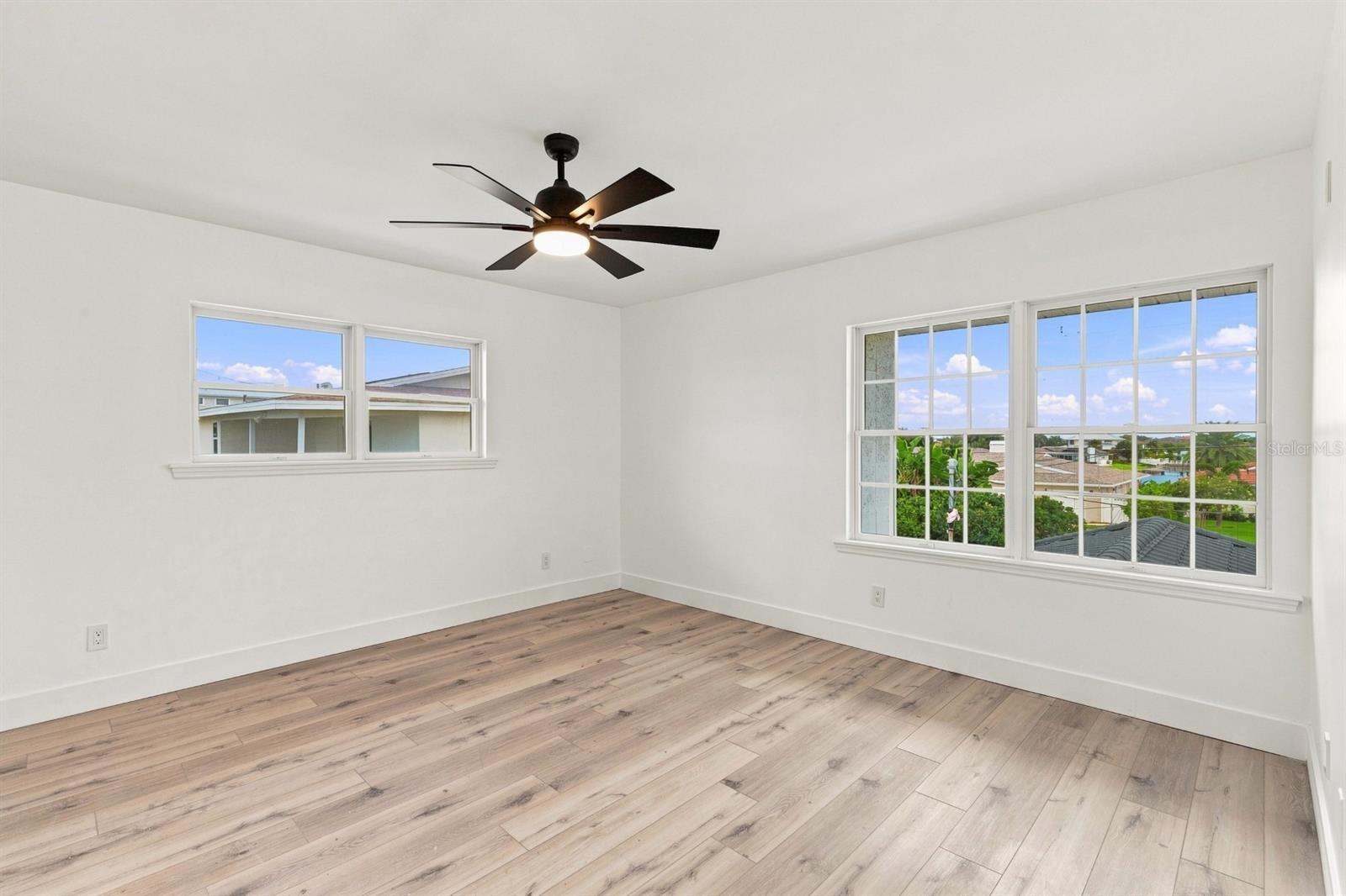 461 Palm Is Ne Property Photo 28
