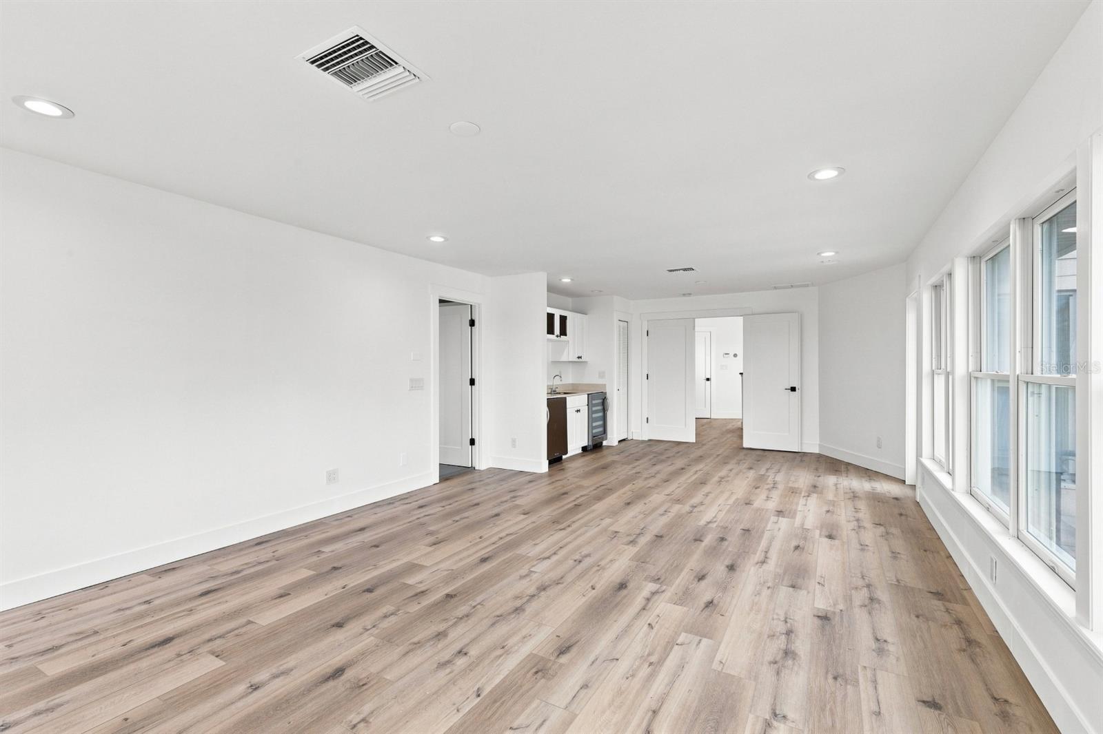 461 Palm Is Ne Property Photo 35