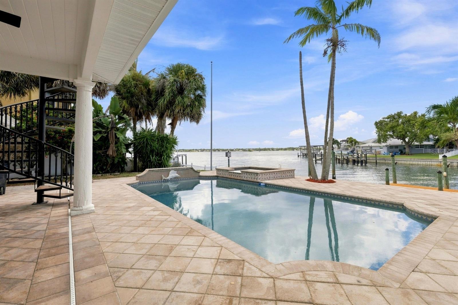 461 Palm Is Ne Property Photo 42