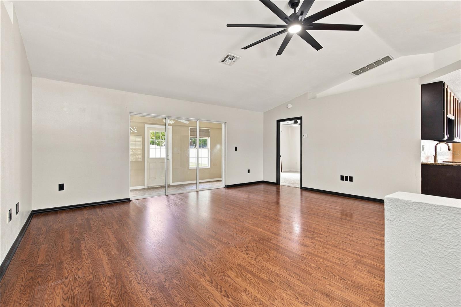 3652 Dothan Ave Property Photo 8