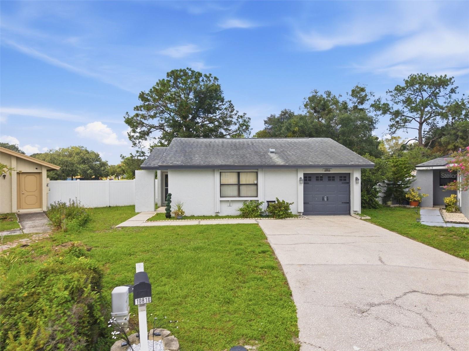 10816 Fairfield Village Dr Property Photo 1