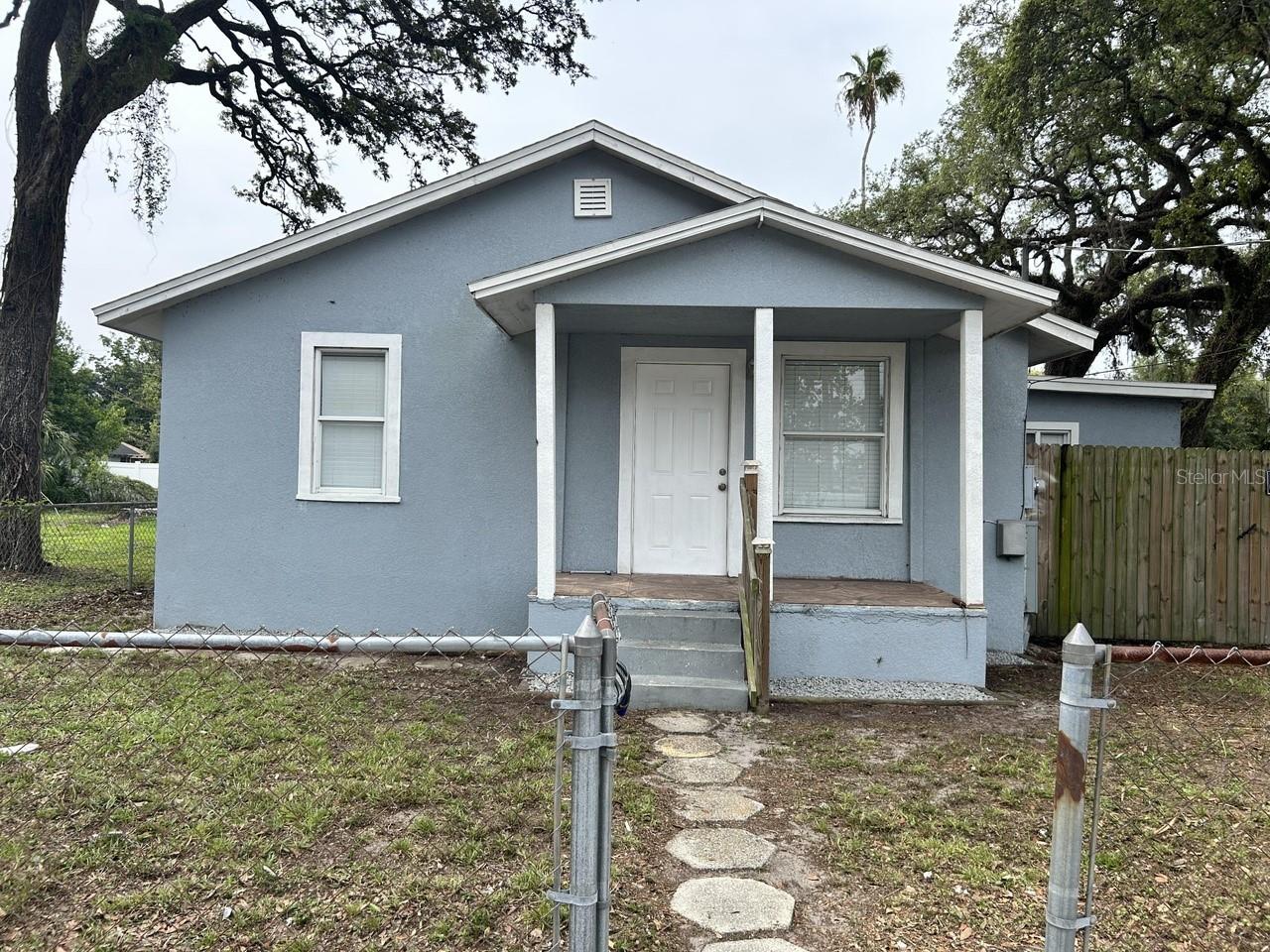 3001 E Mcberry St Property Photo 1