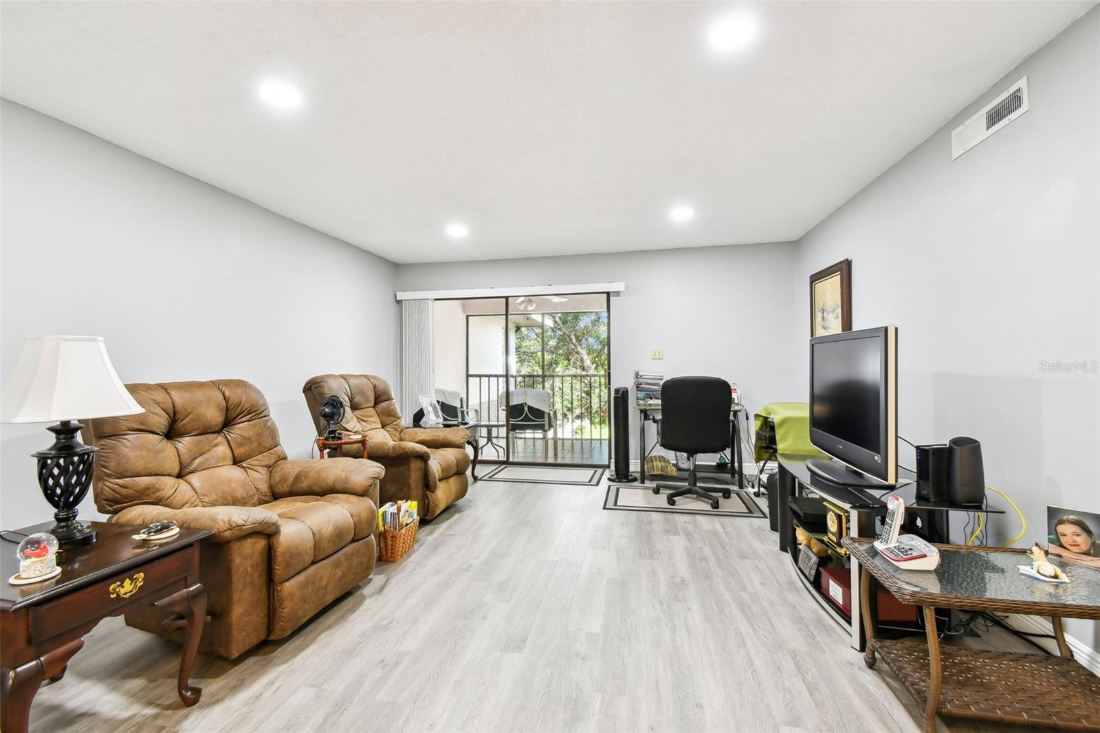 2650 Countryside Blvd #c309 Property Photo 6