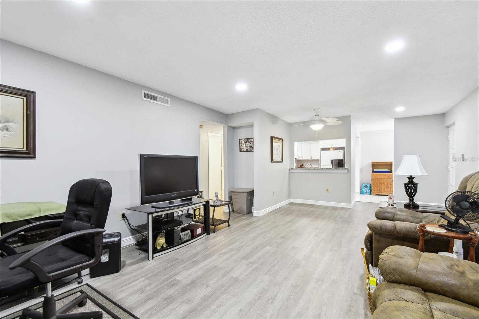 2650 Countryside Blvd #c309 Property Photo 10