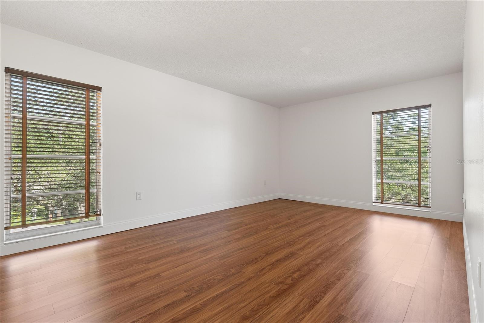 225 Country Club Dr #e343 Property Photo 20