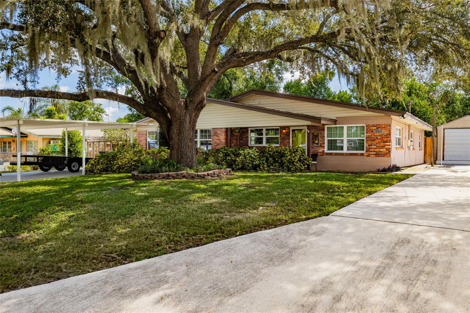 1205 W CAMELLIA DR
