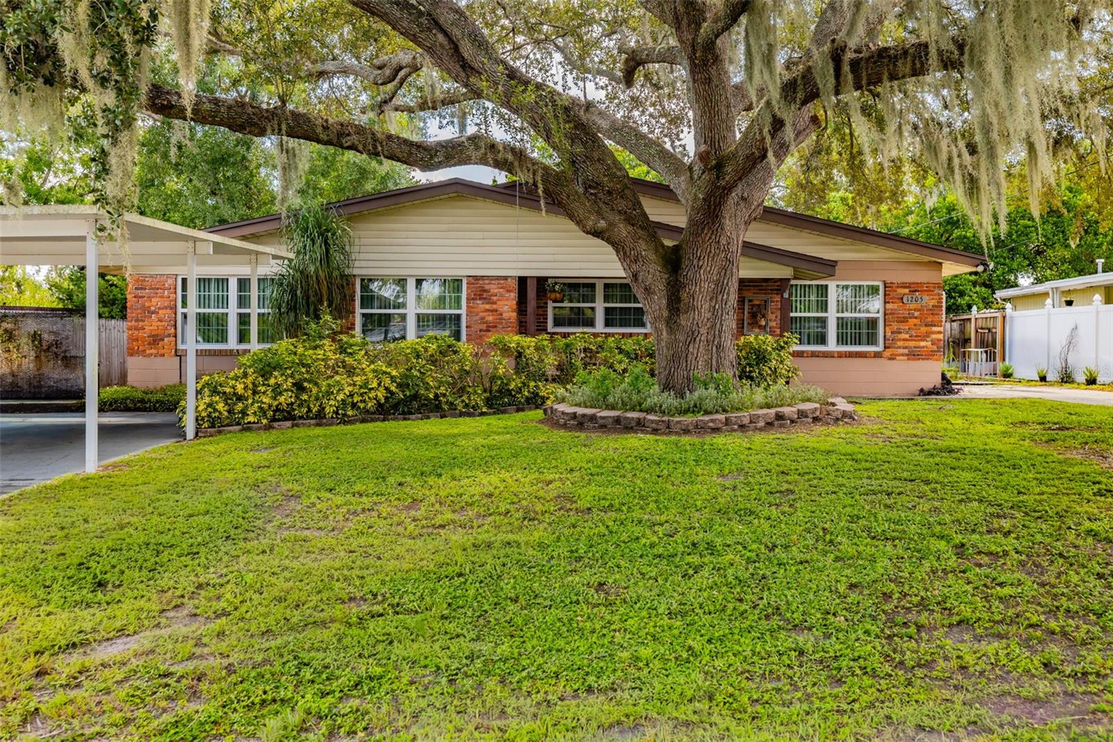 1205 W Camellia Dr Property Photo 2