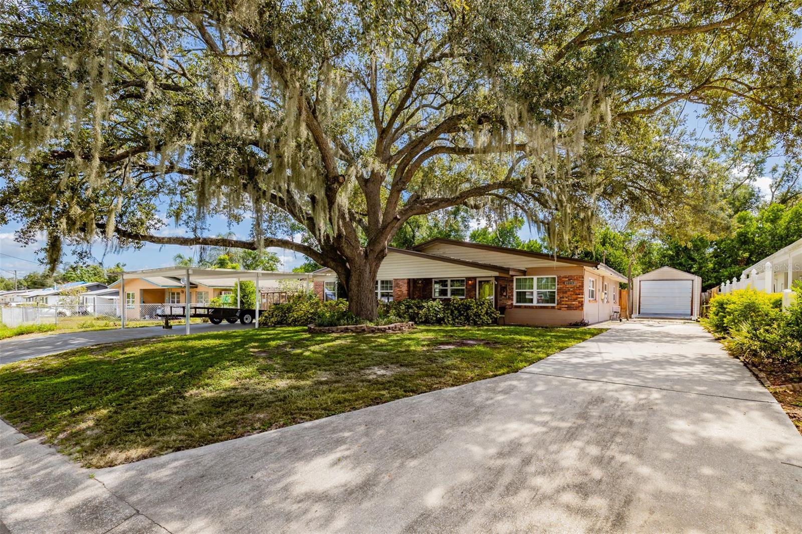 1205 W Camellia Dr Property Photo 5