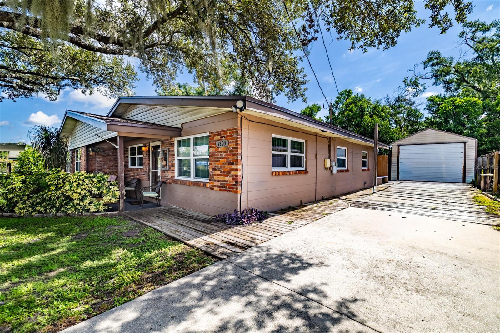 1205 W Camellia Dr Property Photo 6