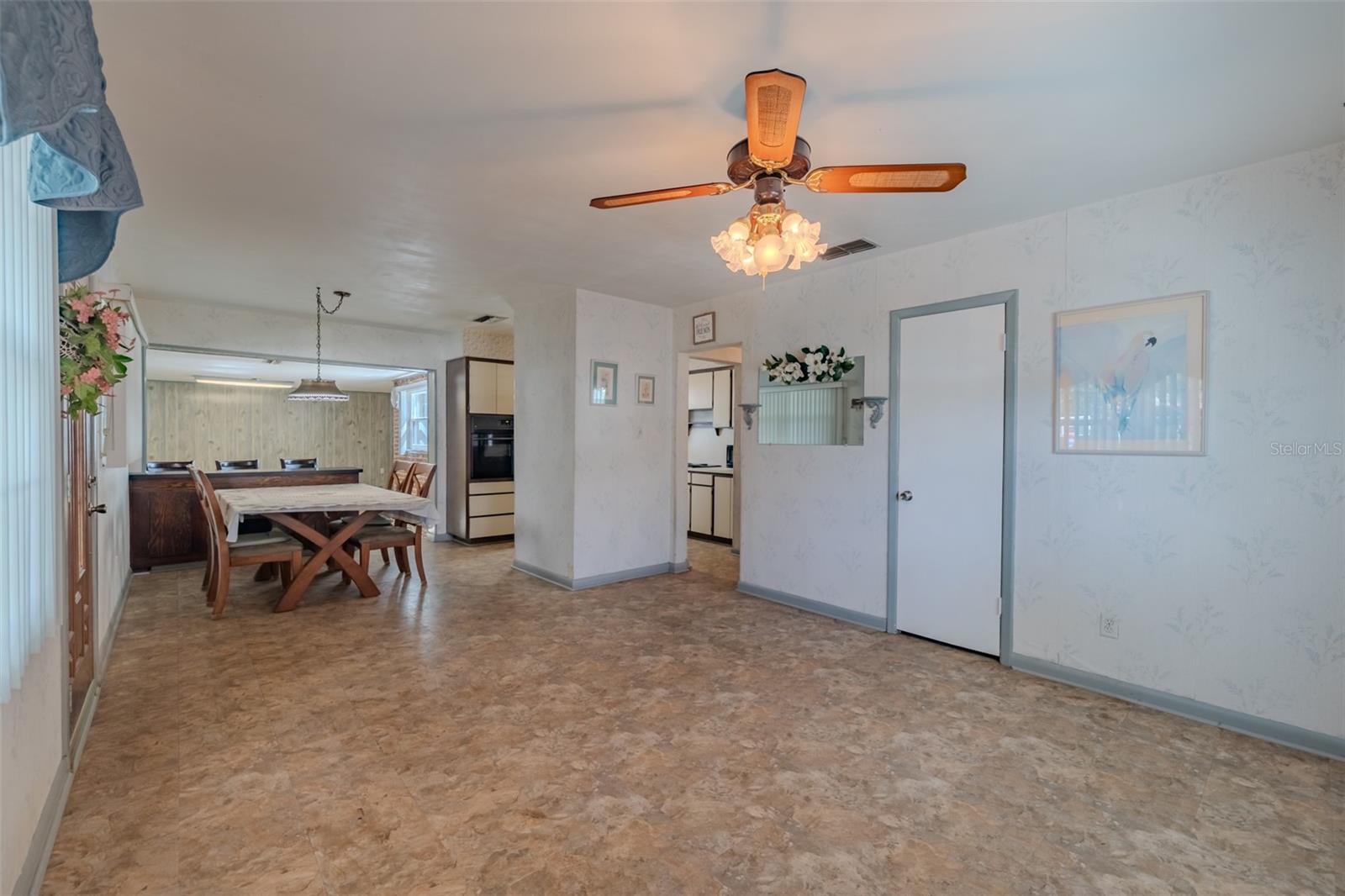 1205 W Camellia Dr Property Photo 11
