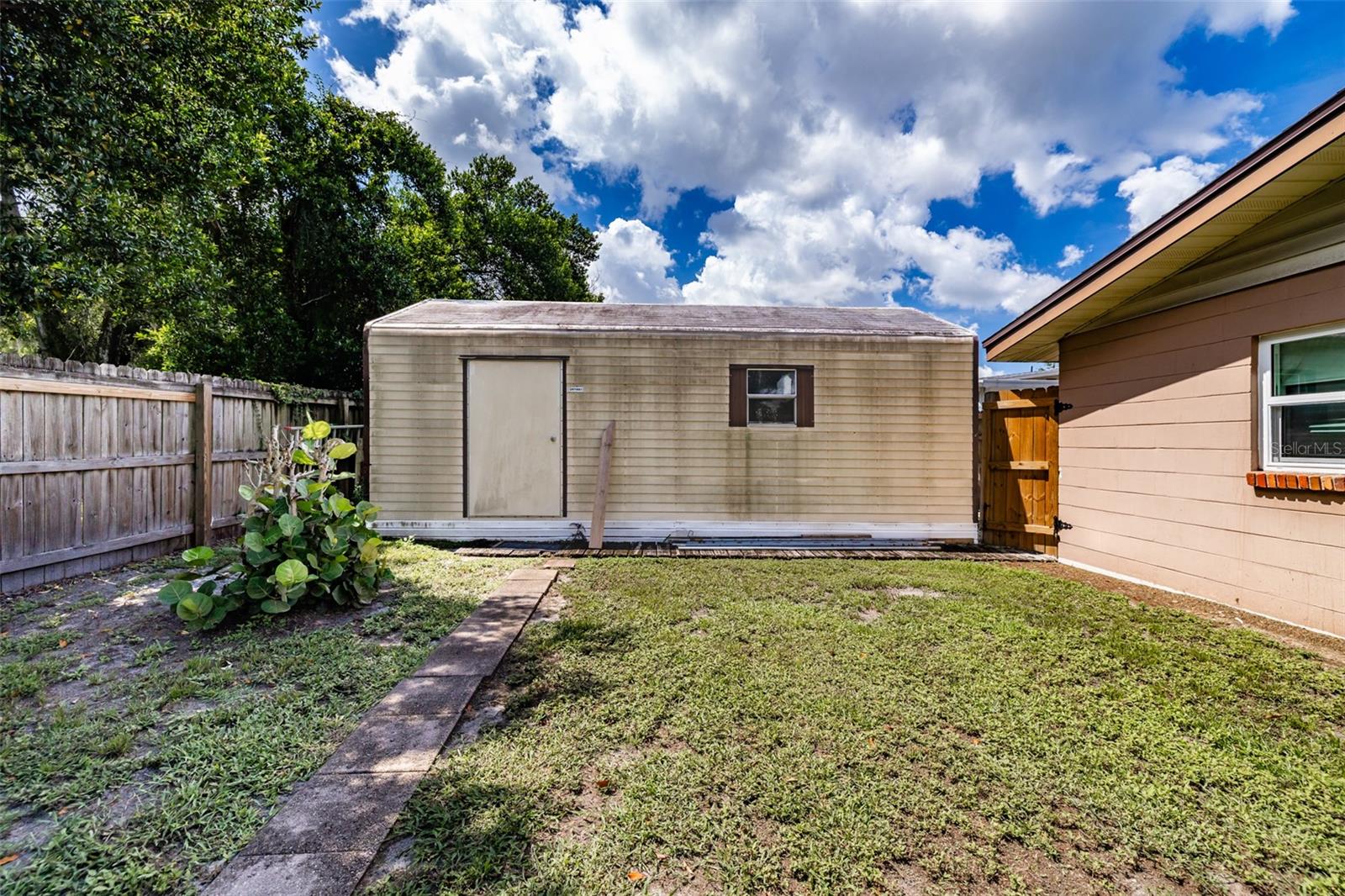 1205 W Camellia Dr Property Photo 23