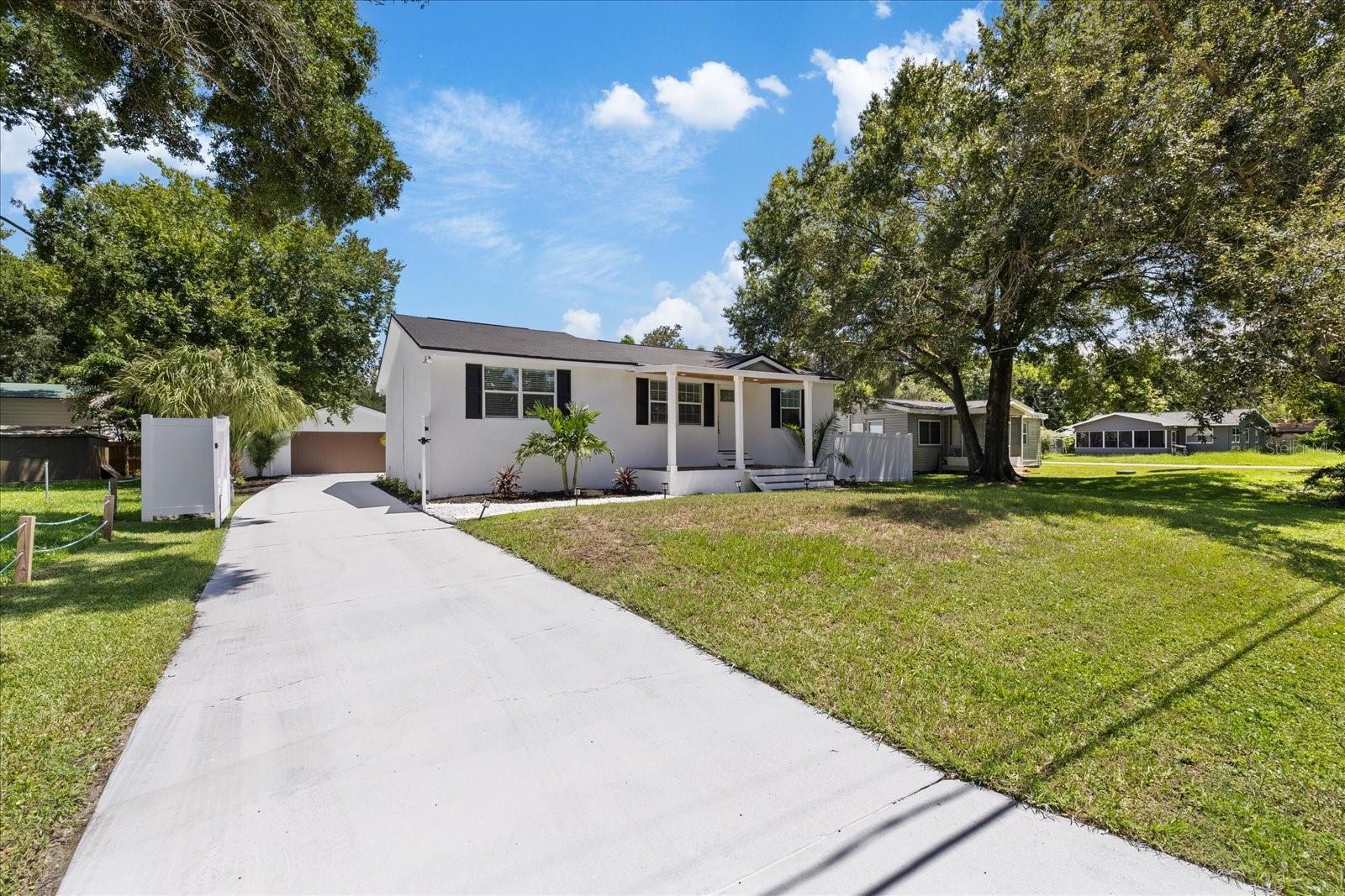 6403 ELLIOT DR Property Photo 1