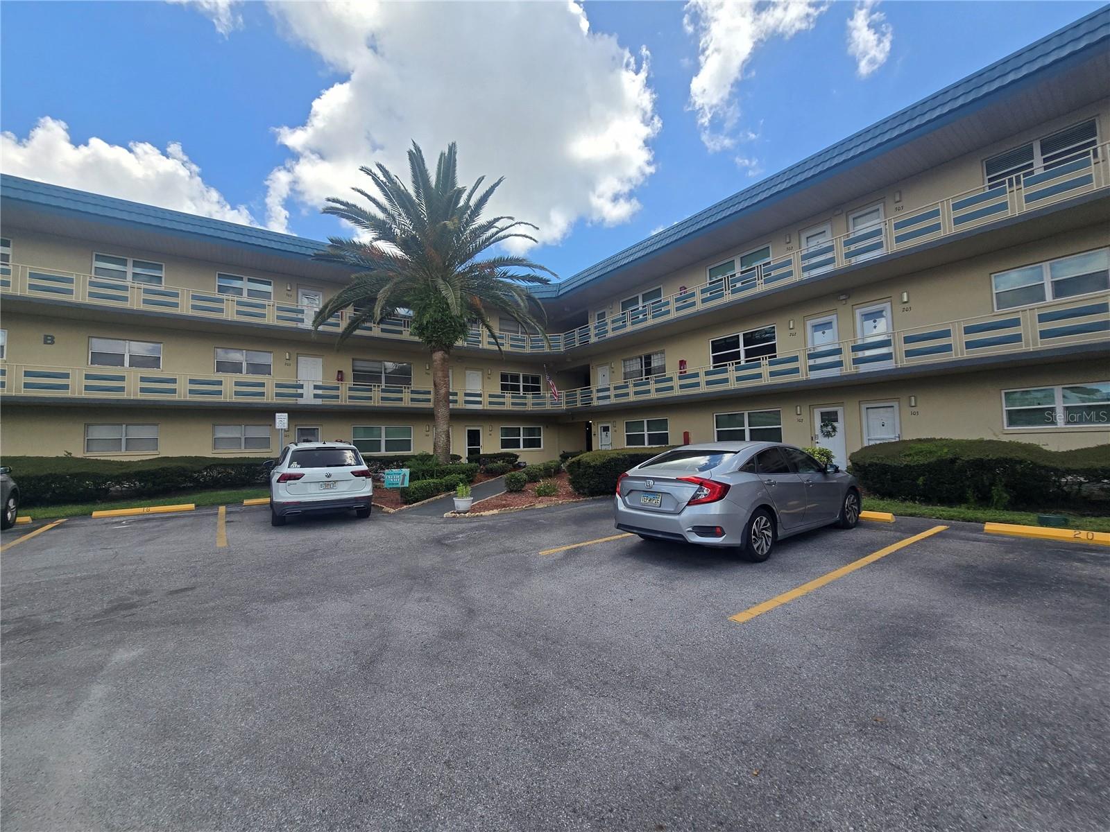 5750 80th St N #b206 Property Photo 4