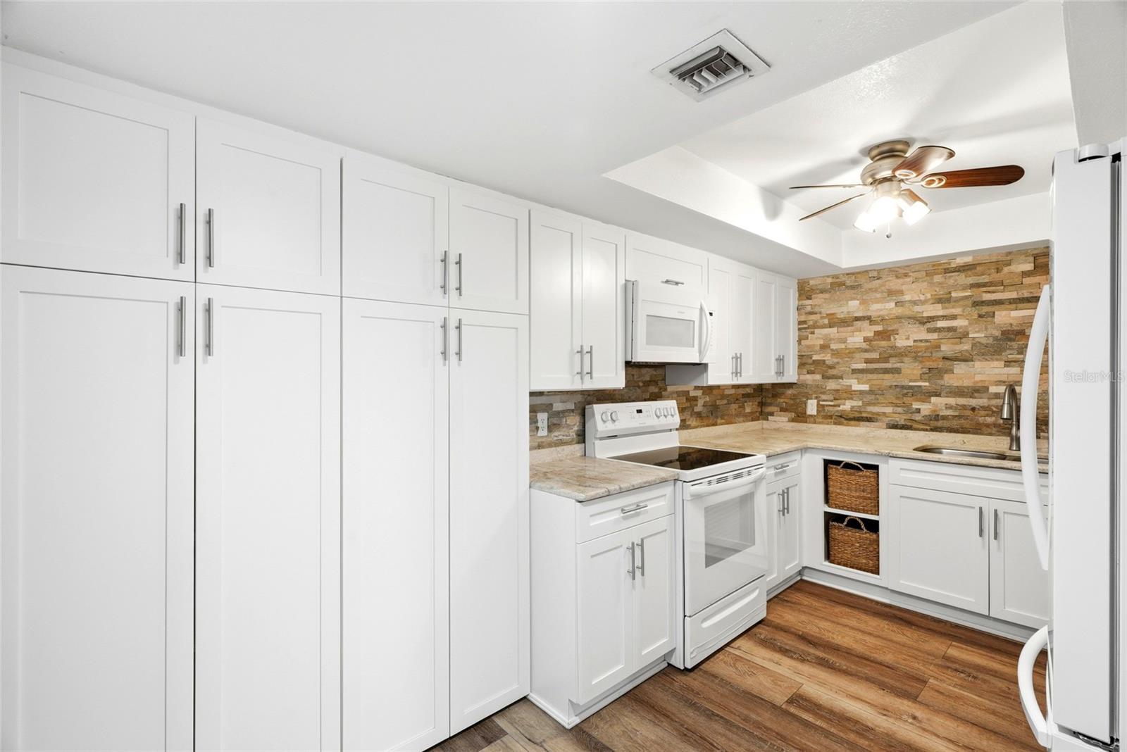 220 Belleview Blvd #207 Property Photo 14