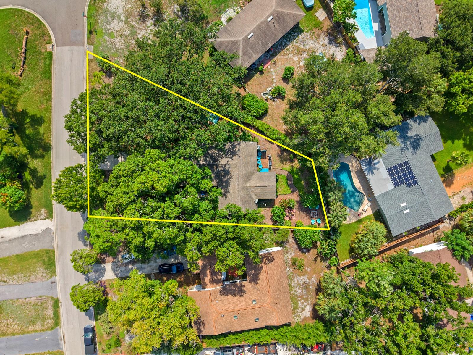 2159 Barcelona Way Property Photo 3