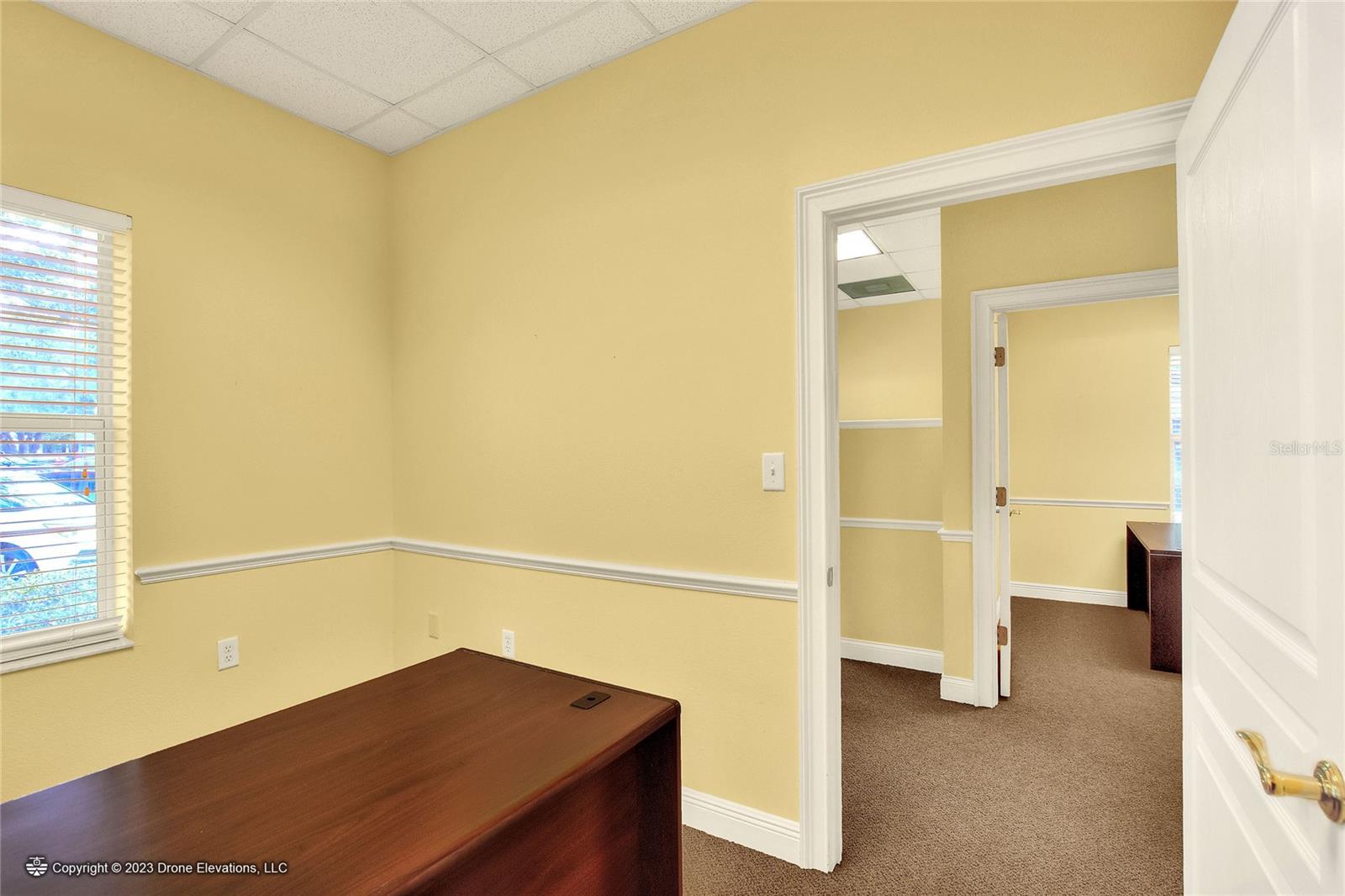 657 W Lumsden Rd Property Photo 4