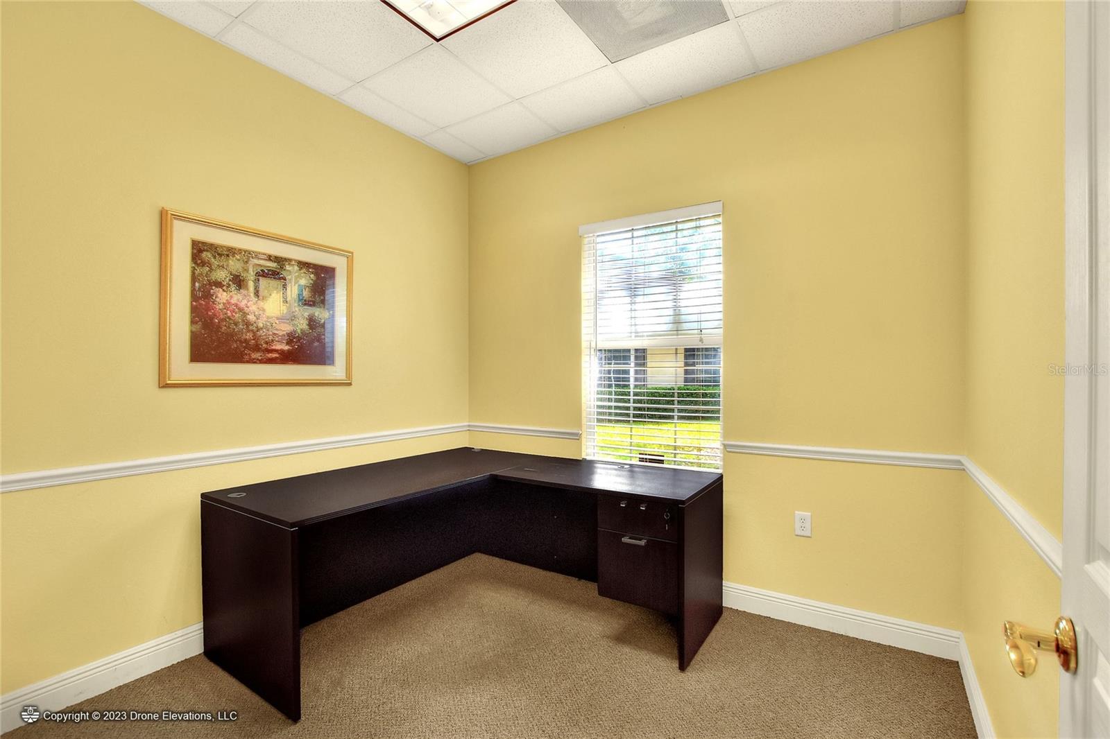 657 W Lumsden Rd Property Photo 5