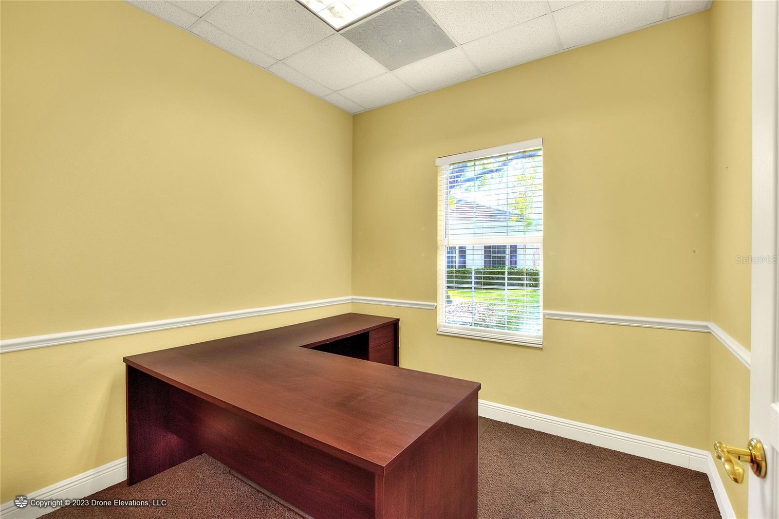 657 W Lumsden Rd Property Photo 6