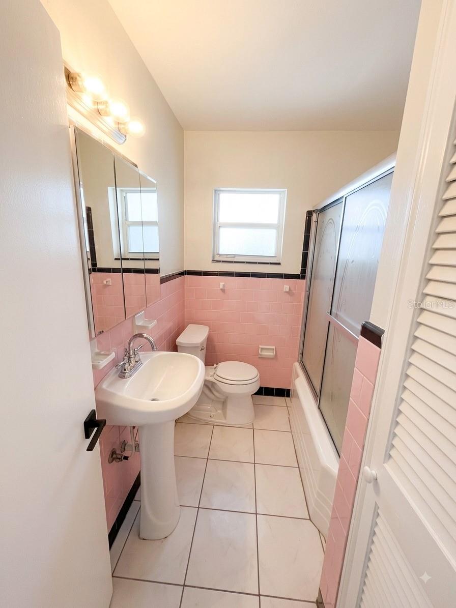 2119 W Henry Ave Property Photo 7