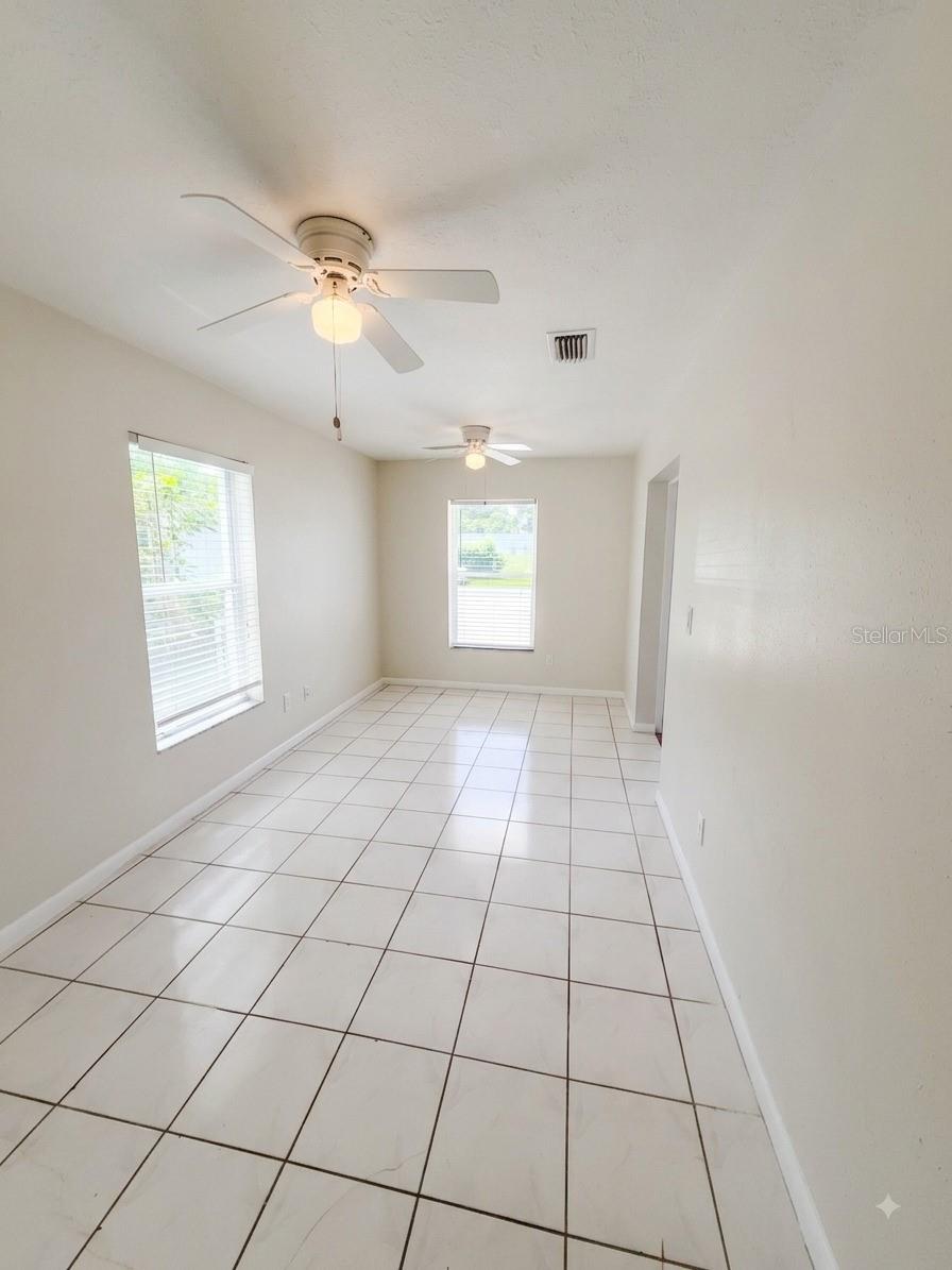 2119 W Henry Ave Property Photo 8