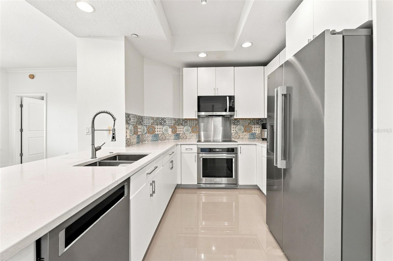 1209 E Cumberland Ave #608 Property Photo 3