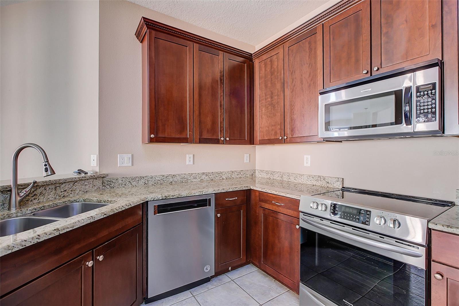 5673 Sunset Falls Dr Property Photo 10