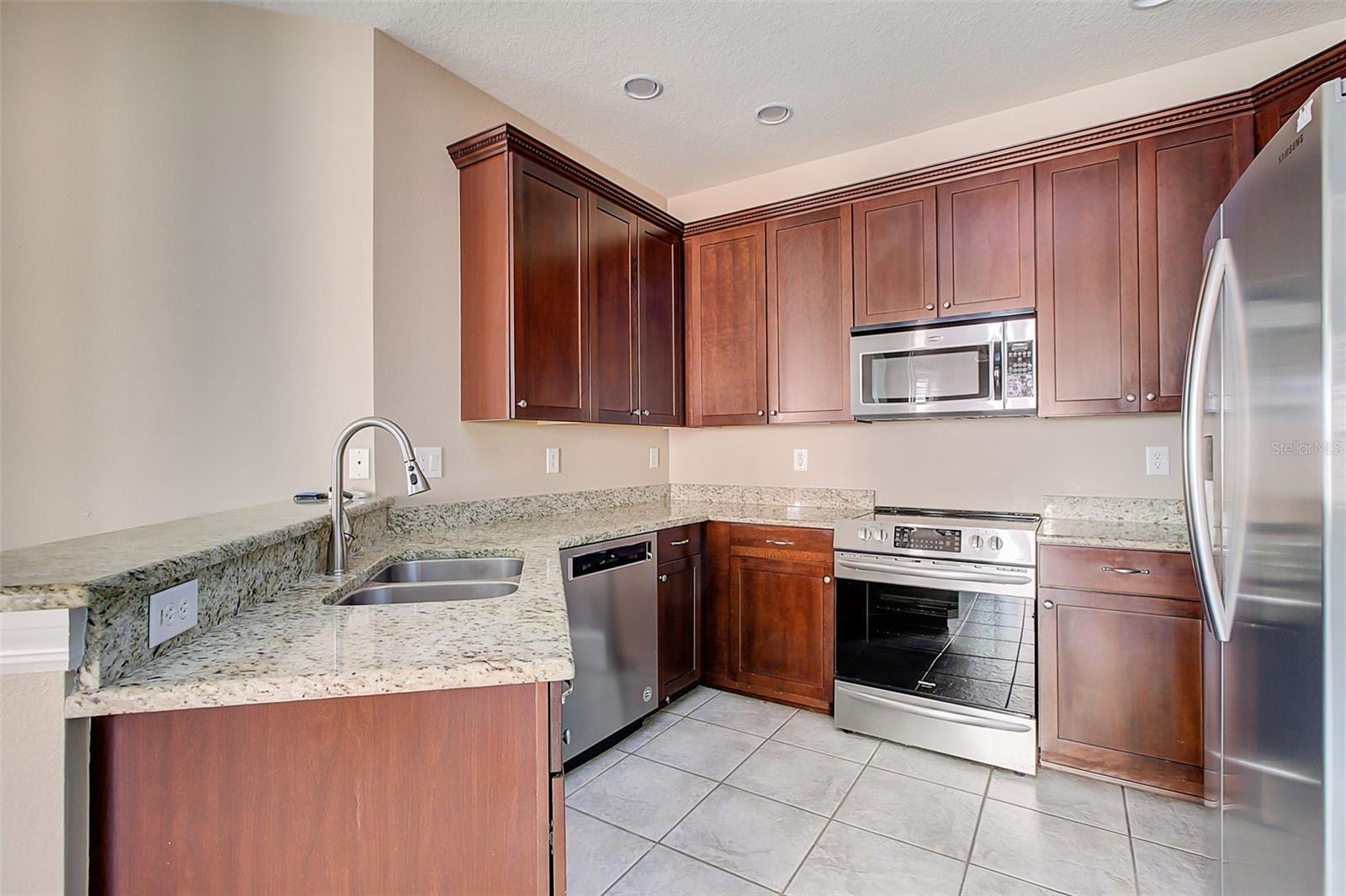 5673 Sunset Falls Dr Property Photo 11