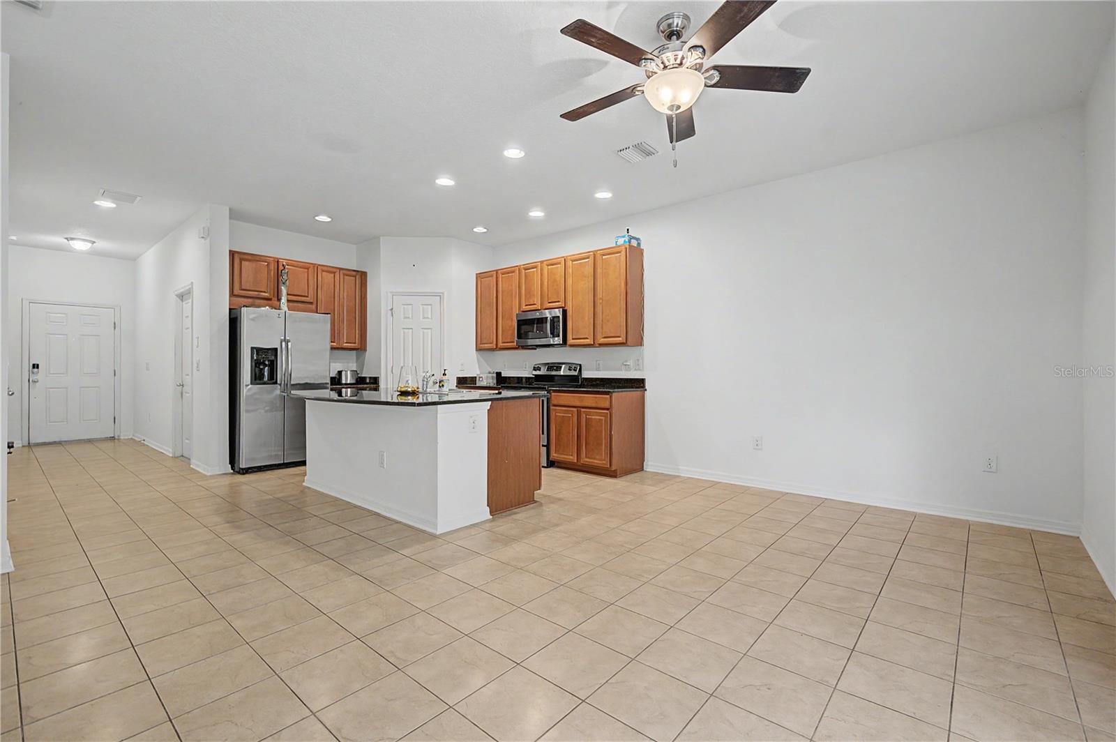 6914 Holly Heath Dr Property Photo 6