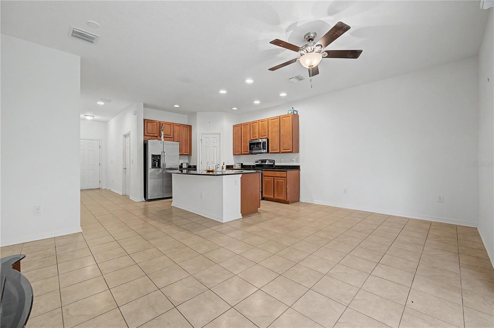 6914 Holly Heath Dr Property Photo 7