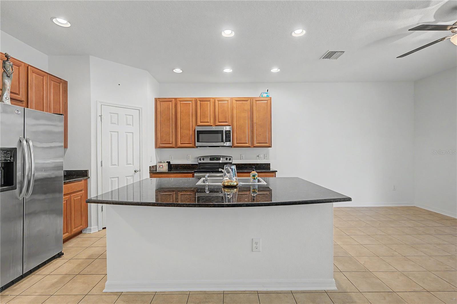 6914 Holly Heath Dr Property Photo 9