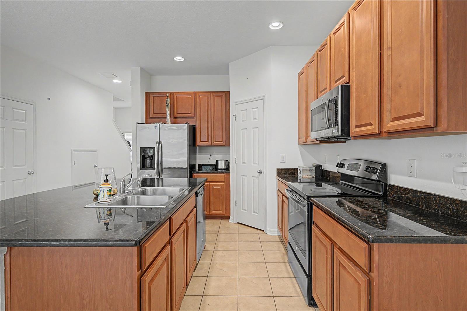 6914 Holly Heath Dr Property Photo 10