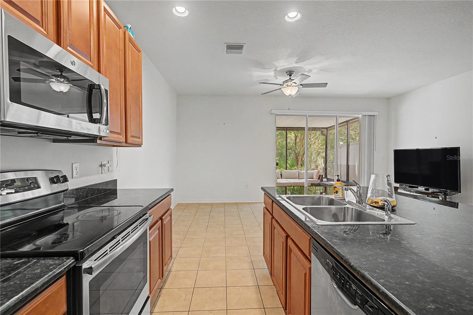 6914 Holly Heath Dr Property Photo 11
