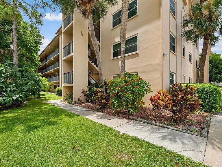 2525 W Bay Dr #a16 Property Photo 4