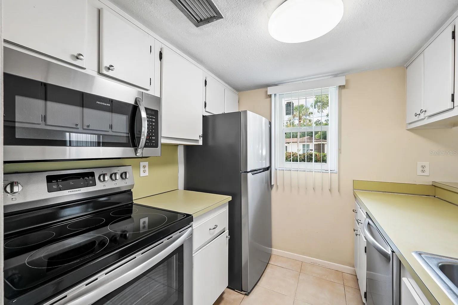 2525 W Bay Dr #a16 Property Photo 8