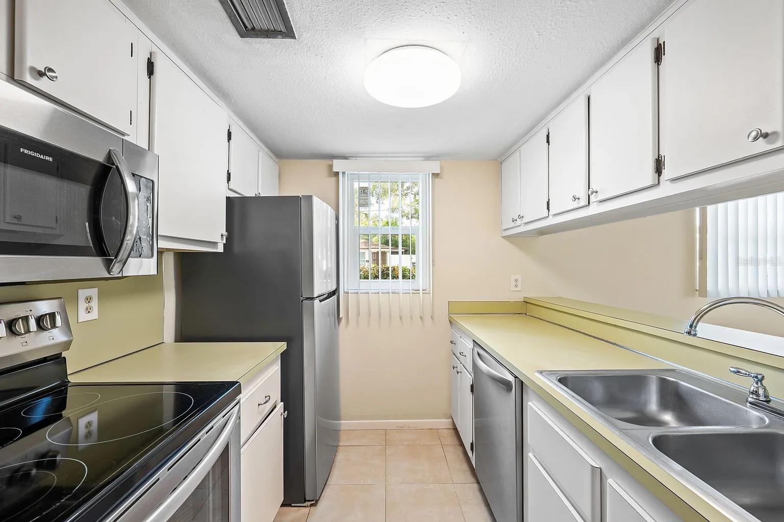 2525 W Bay Dr #a16 Property Photo 10