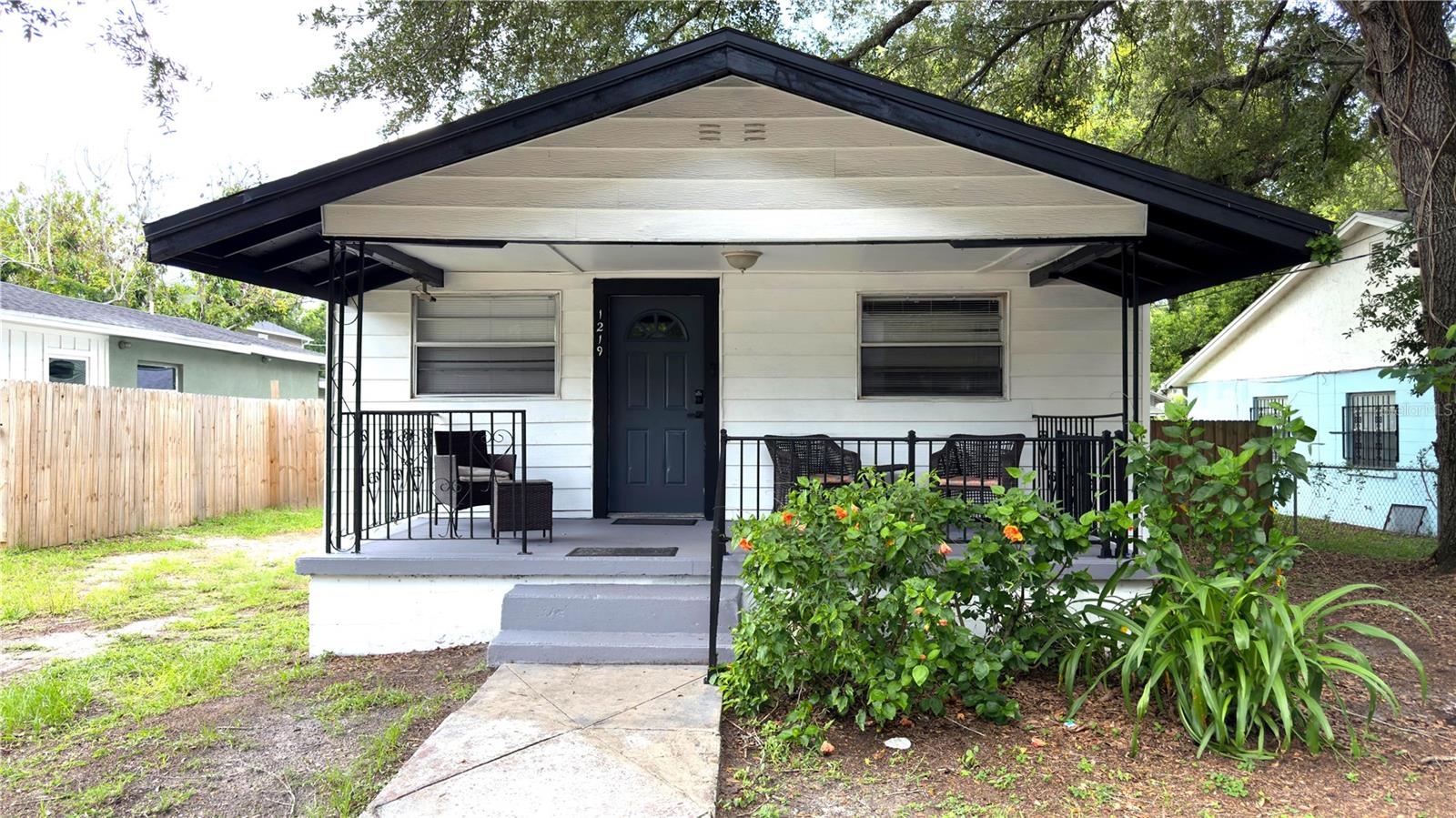 1219 E Emma St Property Photo 1