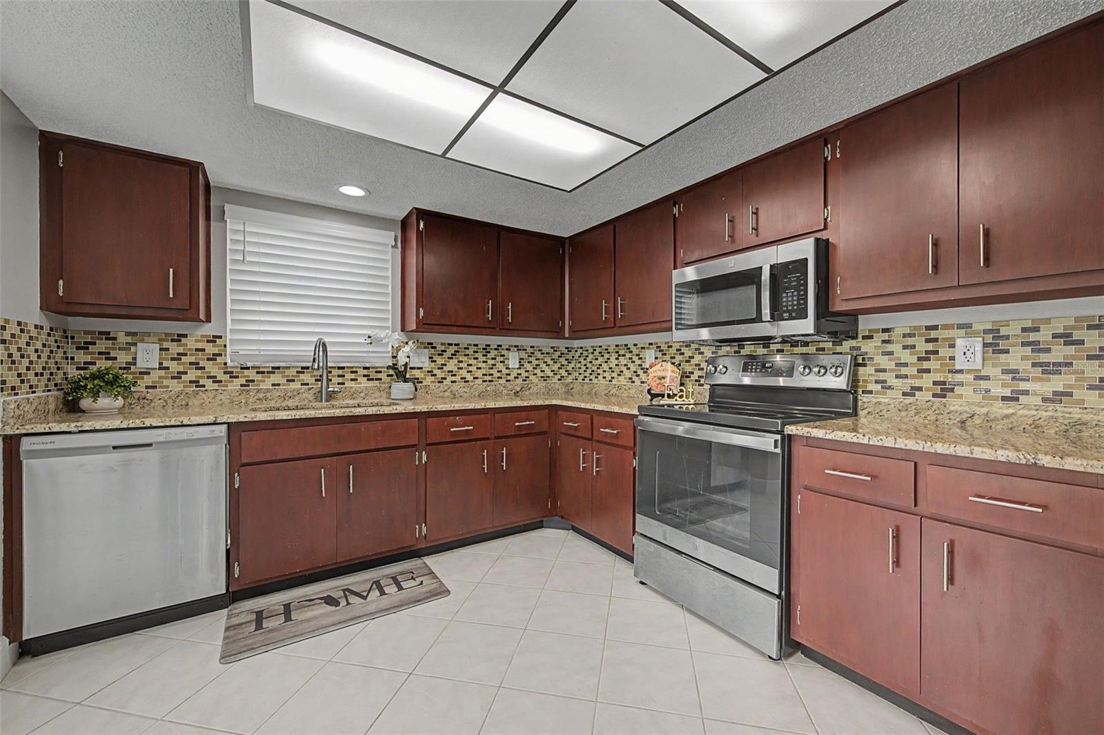 7800 Fairlawn Dr Property Photo 3