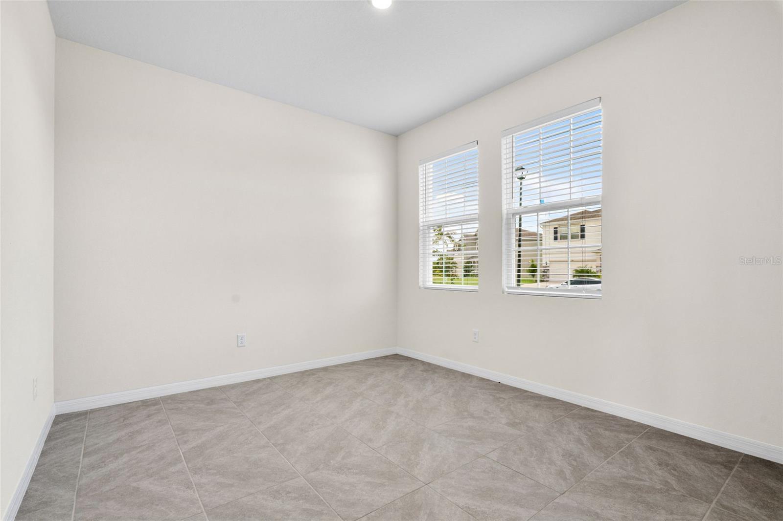 3813 Lively Coral Pl Property Photo 5