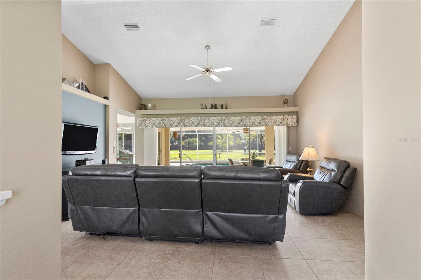 17269 Raintree Rd Property Photo 5