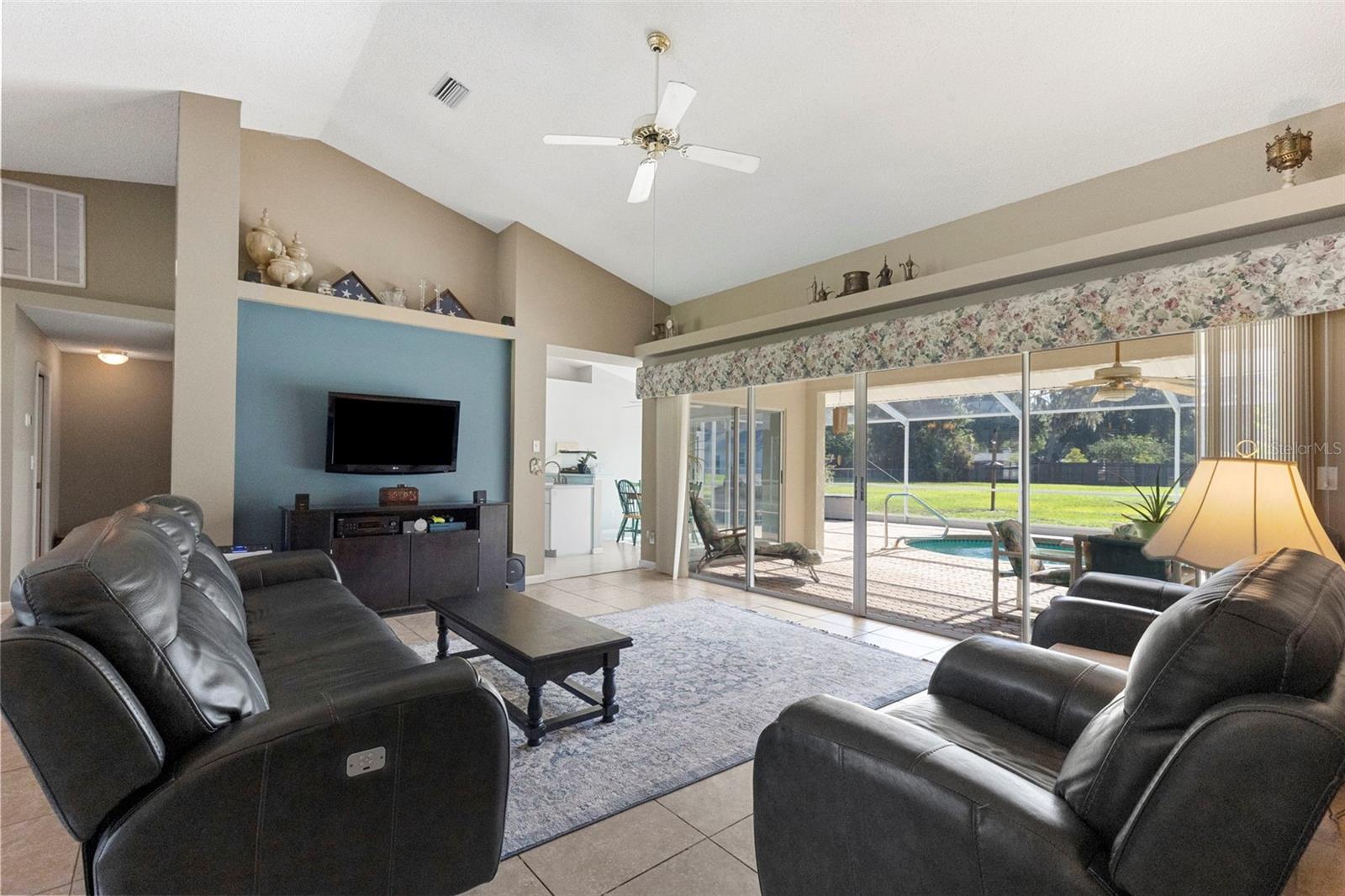 17269 Raintree Rd Property Photo 6
