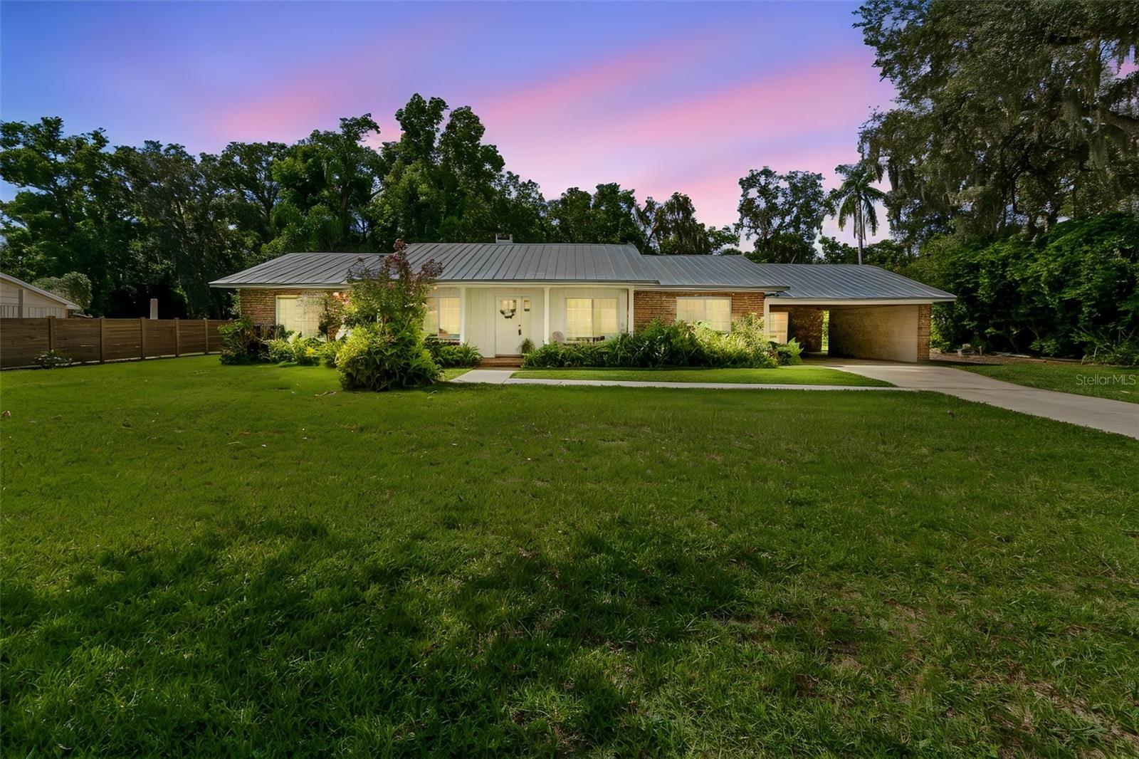 909 Tomlinson Dr Property Photo 2