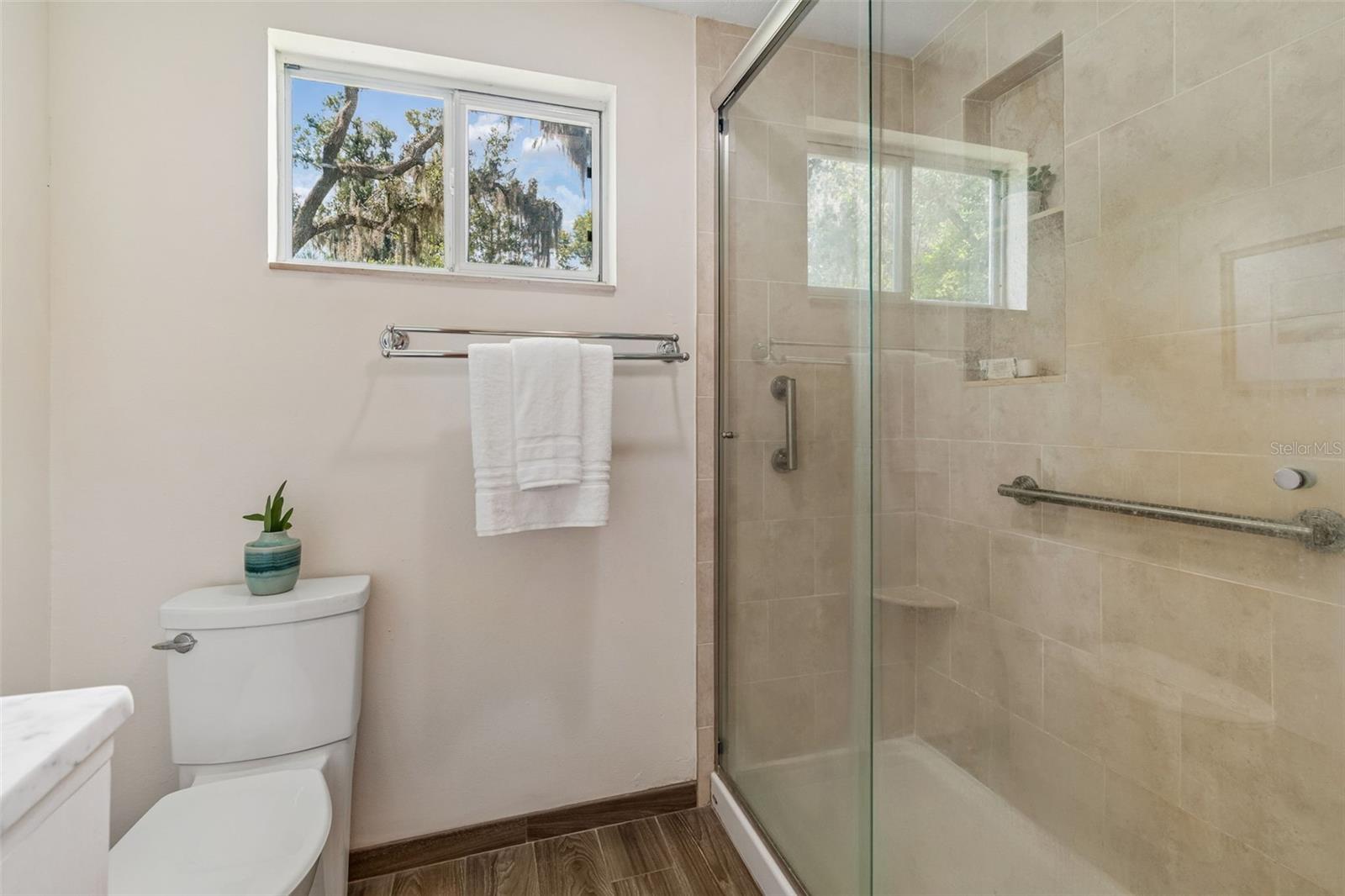 909 Tomlinson Dr Property Photo 21