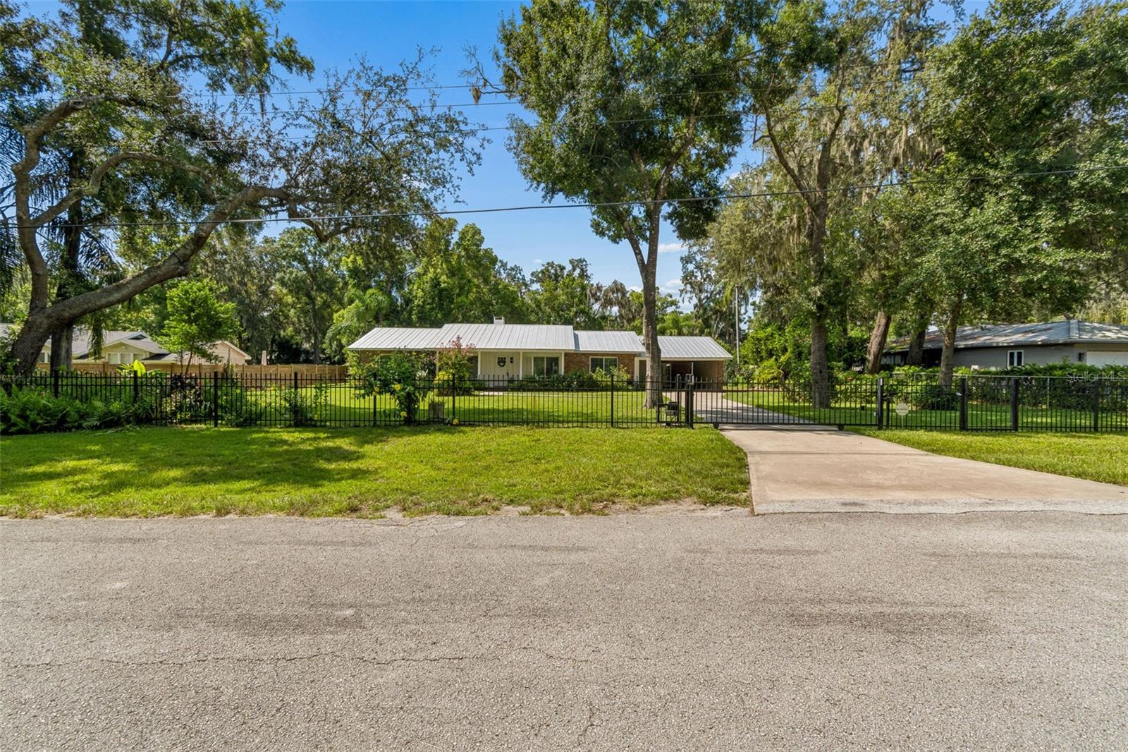 909 Tomlinson Dr Property Photo 53