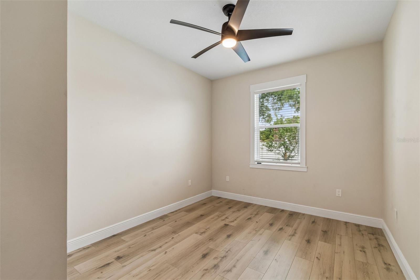 1901 W Cluster Ave Property Photo 38