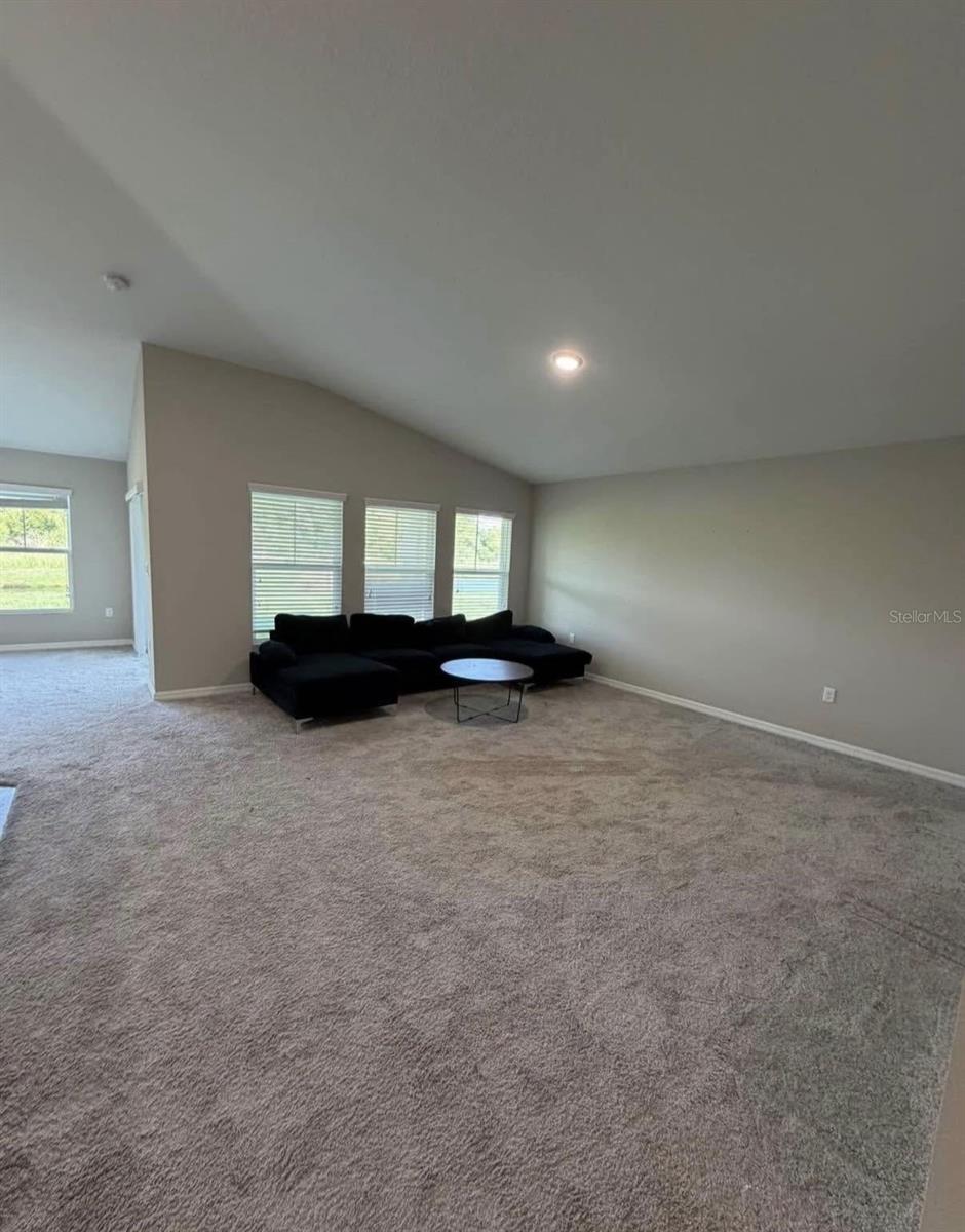 TB8538096 Property Photo 11