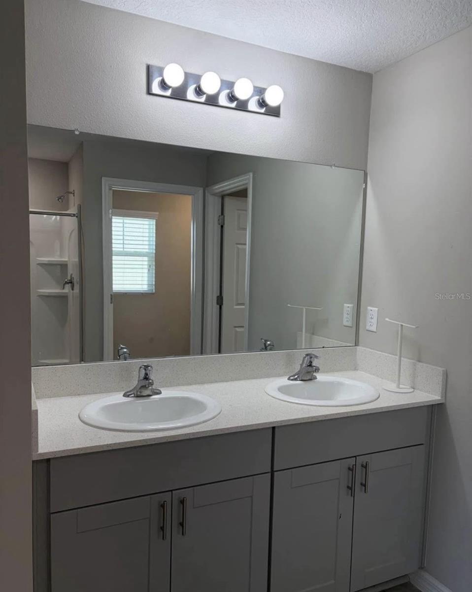 TB8538096 Property Photo 18