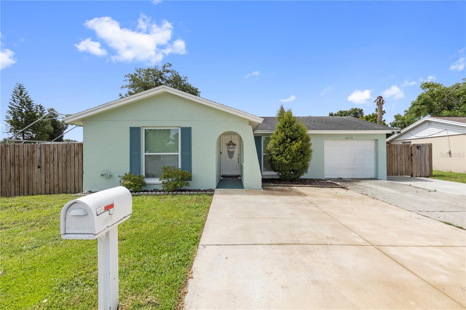 10112 Enchanted Oaks Ct Property Photo 1