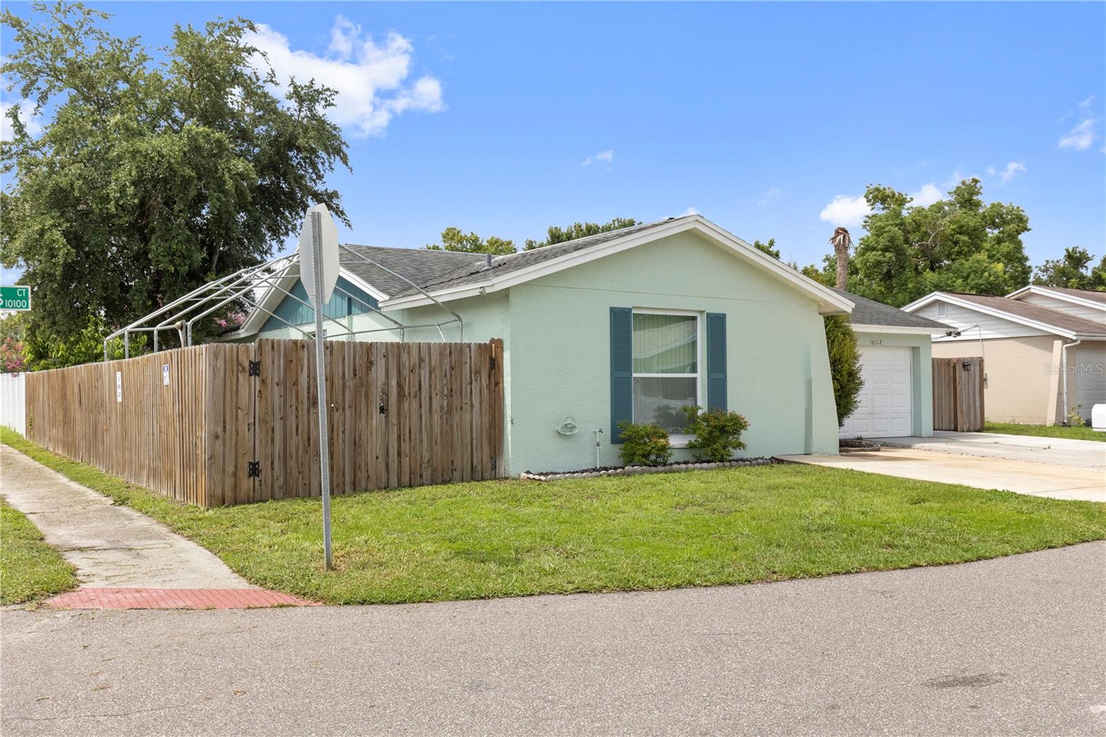 10112 Enchanted Oaks Ct Property Photo 2