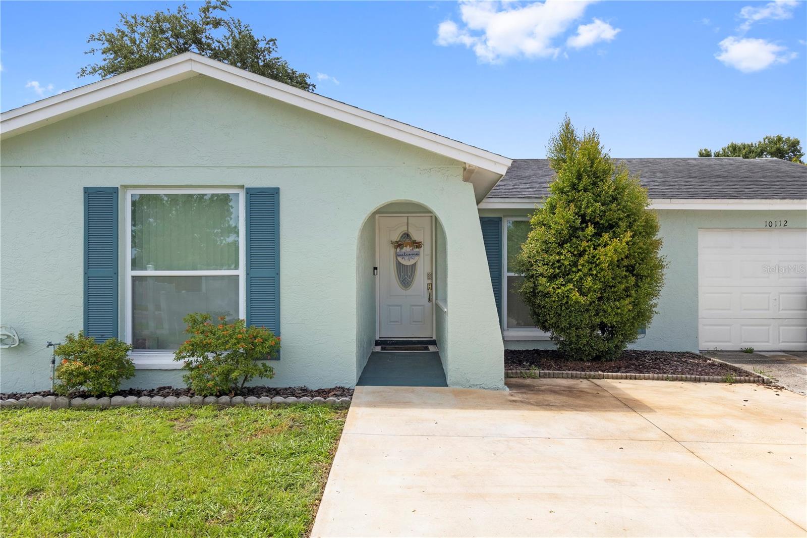 10112 Enchanted Oaks Ct Property Photo 3