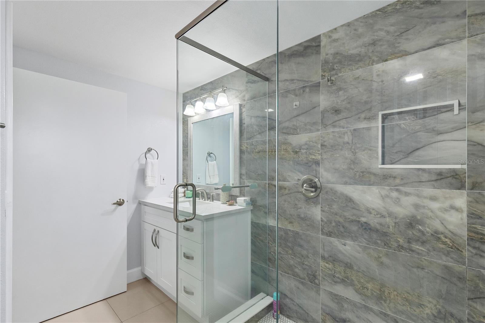 10112 Enchanted Oaks Ct Property Photo 12